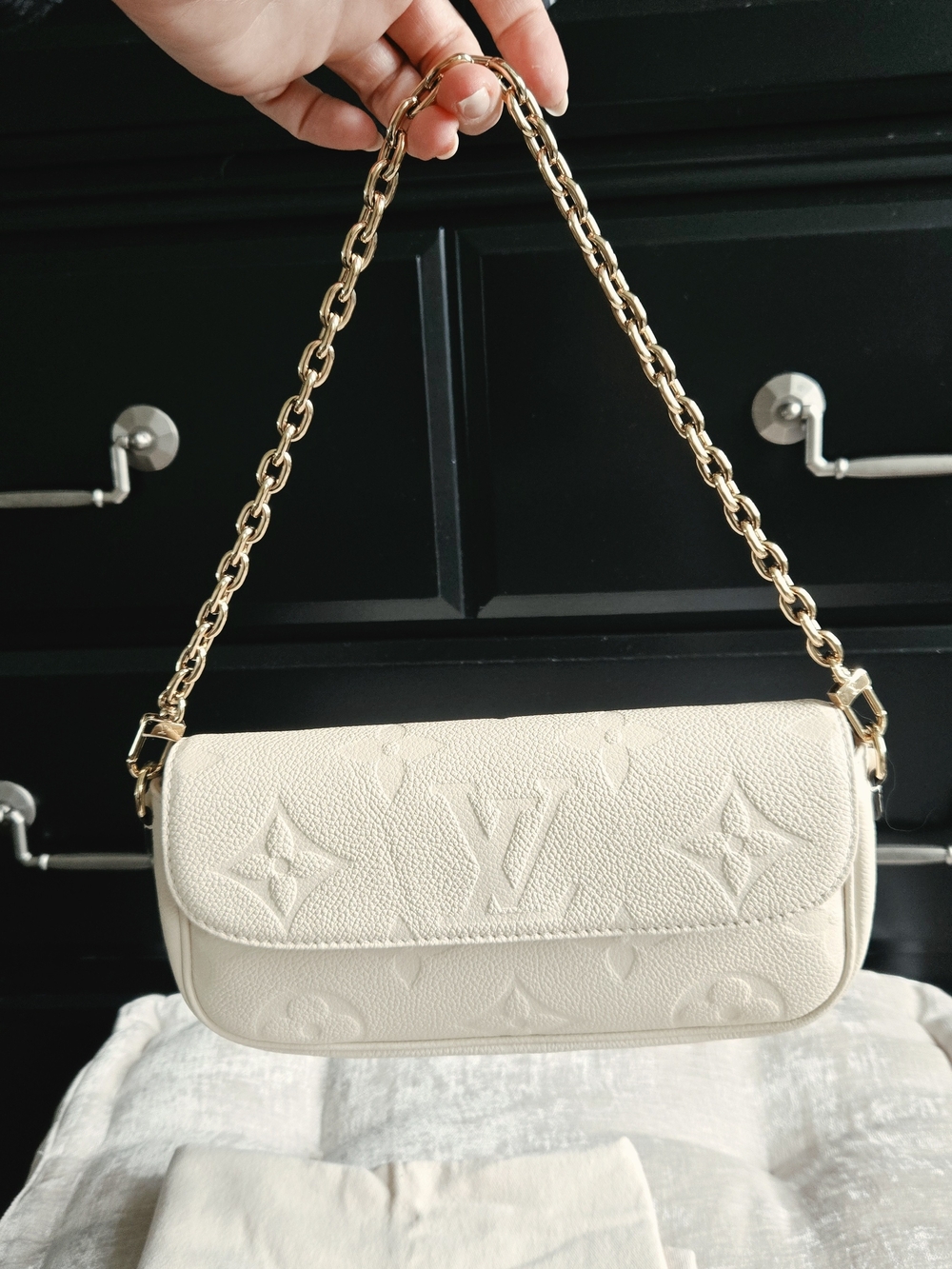 Louis Vuitton Ivy Wallet On Chain - Creme - Picture 2 of 12